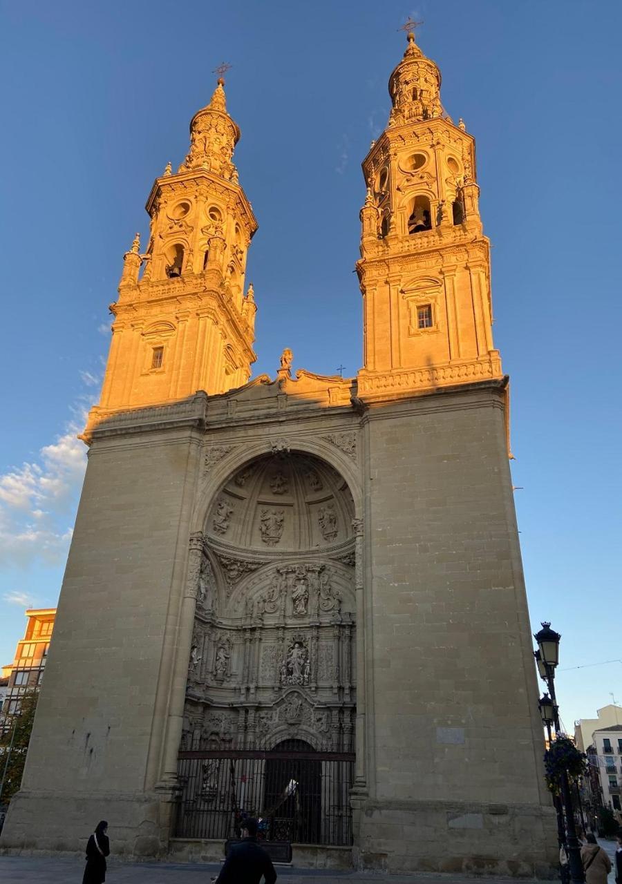Alojamiento En Pleno Centro Con Wifi Y Aire Acondicionado Logroño Eksteriør billede